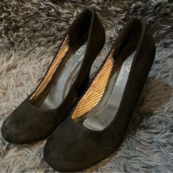 Ladies Black Velvet Like Wedge - Picture 1 of 6